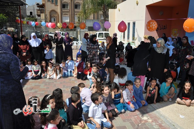 كفرقاسم – فيديو: بساتين الامل, السلام , والمحبة تحتفل بعيد الام على انغام عمو انس وجوقته ..